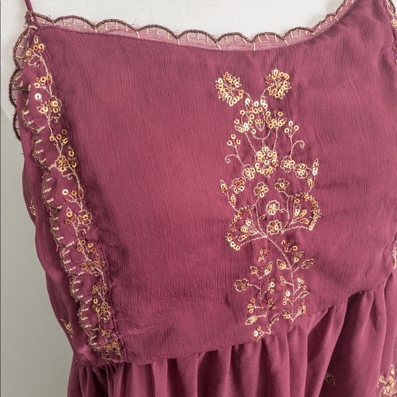 Delicate & Dainty Sequin Dress
*small tear in back as pictured - Picture 4 of 8